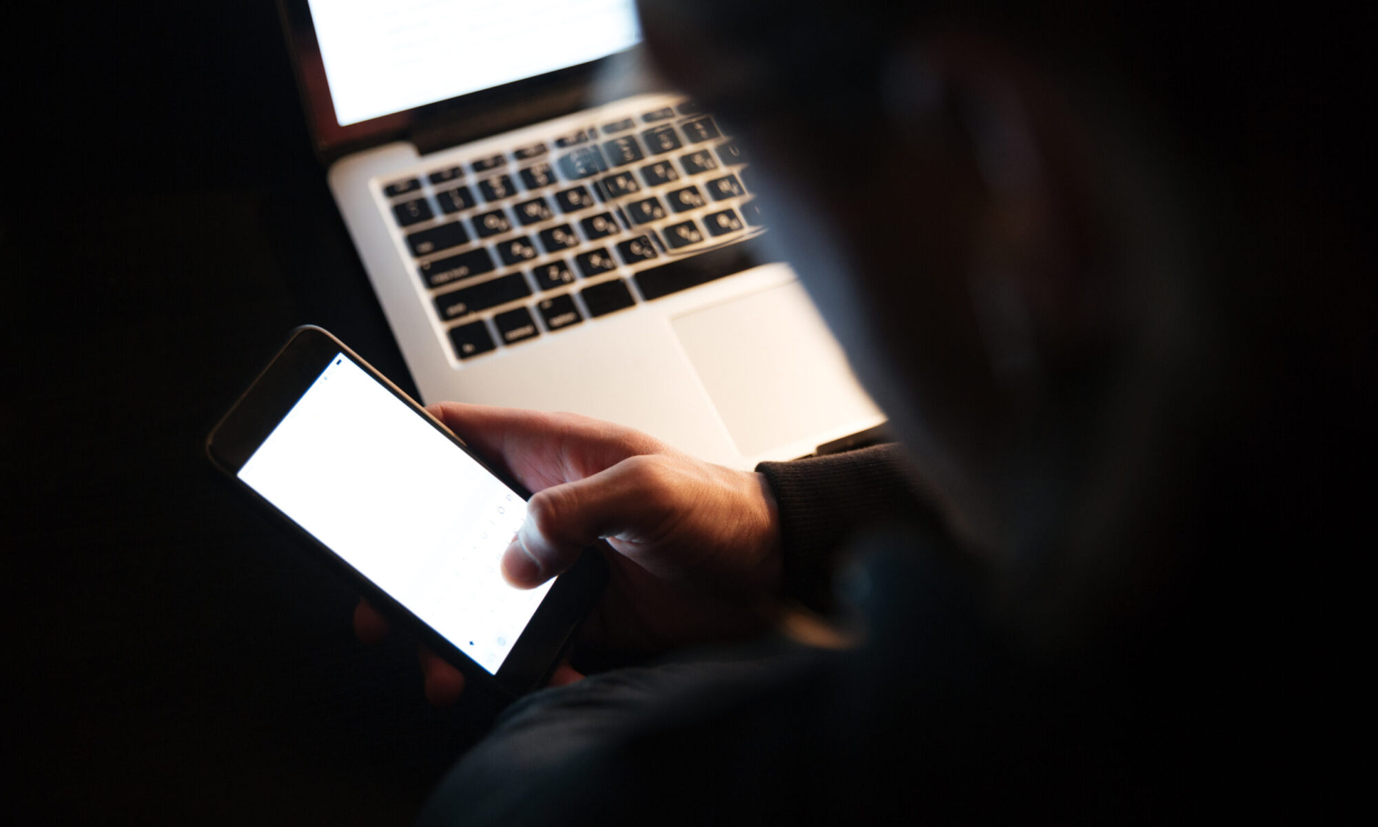 Perfil falso e golpes na internet: primeiros passos para buscar justiça